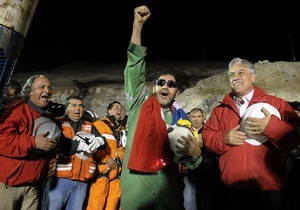 Спасенные чилийские шахтеры получили в подарок от Apple по iPod