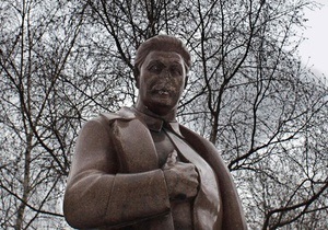 Оппозиционный Кабмин требует от Генпрокуратуры не допустить установления памятника Сталину