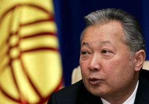 Сторонники президента Кыргызстана отрицают, что он покинул столицу страны