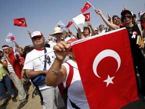 Анкара направила Баку ноту из-за спущенных турецких флагов
