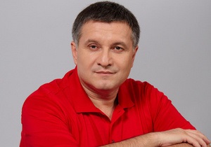 Аваков заявил, что возвращается в Украину