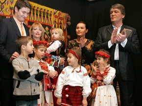 Ющенко пожелал всем много детей