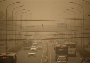 На Пекин вновь обрушилась пылевая буря