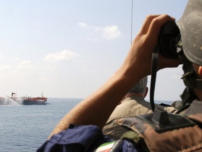 Захваченное судно с украинским экипажем идет к одной из баз пиратов