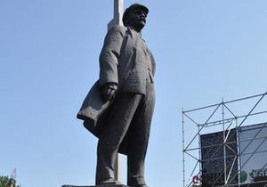 Донецкий памятник Ленину пишет в Twitter