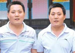 В Китае братья-близнецы встретились спустя 40 лет