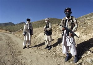 В Афганистане талибы захватили самолет НАТО и подорвали автобус с мирными жителями