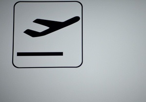 Пассажир рейса Москва-Сочи сбежал с самолета и ударил себя ножом