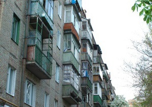 В Полтавской области из окна второго этажа выпала двухлетняя девочка