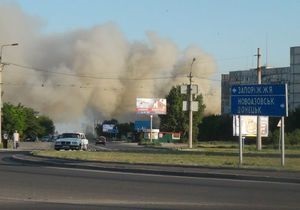 В Мариуполе произошел крупный пожар, сгорели складские помещения