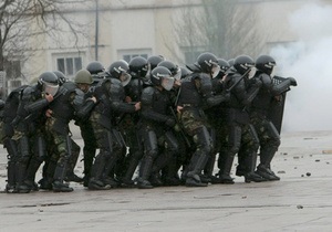 В охваченный беспорядками Бишкек прибыл спецназ