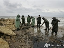 На побережье Тузлы обнаружено новое загрязнение нефтепродуктами