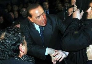 Правительство Италии опасается новых нападений на Берлускони