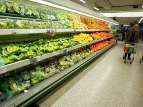 Ученые: освещение в супермаркетах сокращает срок годности овощей