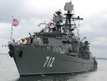 Захваченное пиратами украинское судно окружено военными кораблями
