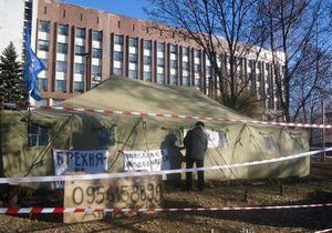 В Донецке чернобыльцы установили новую палатку, взамен снесенной 17 ноября