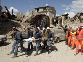 СМИ: Число жертв землетрясений в Италии приблизилось к сотне