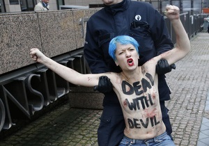 В Брюсселе задержали встречавших Путина активисток FEMEN