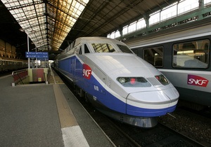 Французские железнодорожники решили бастовать бессрочно