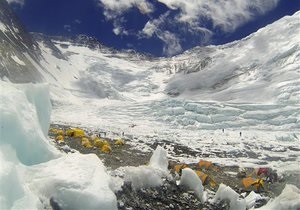 Толпы на Эвересте: самая высокогорная пробка в мире