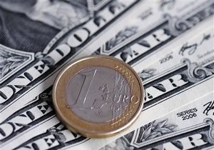 Евро и доллар остаются стабильными на межбанке