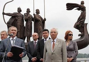 На открытии памятника Черновецкий забыл имена основателей Киева