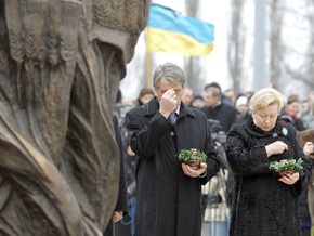 Ющенко открыл в Киевской области памятник жертвам Голодомора
