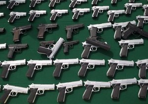 В Мексике сожгли тысячи игрушечных пистолетов в связи с их использованием в ограблениях