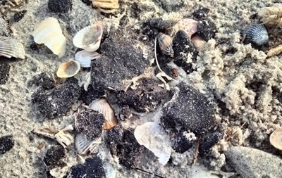 Аварія танкерів РФ: на узбережжі Одещини зібрали мазут