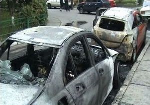 В Деснянском районе столицы неизвестные подожгли пять автомобилей