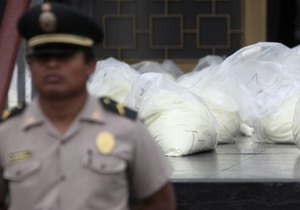 Президент Гватемалы предложил странам платить за изъятые наркотики