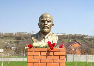 Жители Запорожской области отметили день рождения Ленина установкой памятника
