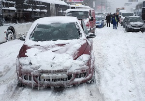 снег в киеве - пробки - ситуация на дорогах: Попов обещает, что работу транспорта в столице восстановят к вечеру
