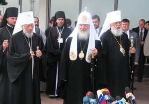Патриарх Кирилл в Одессе ходил по лепесткам роз и папоротнику