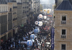 Министр внутренних дел Франции рассказал, за что могут наказать протестующих французов