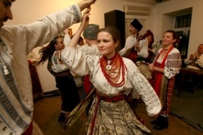 Олег Скрипка научит французов украинским танцам