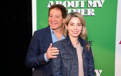 Звезда Полицейской академии Стив Гуттенберг подает на развод