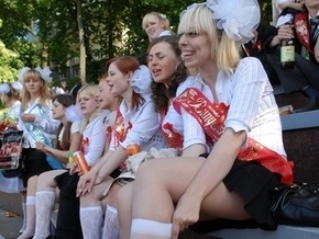 В 2010 году украинские выпускники будут писать тесты после выпускных балов