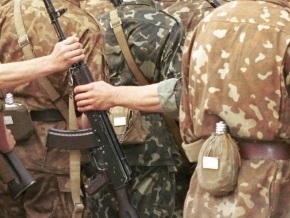 Двое украинских военных торговали оружием воинской части
