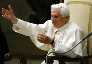 Бенедикт XVI проводит рождественскую мессу в Ватикане (обновлено)