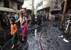 Число жертв пожара в Бангладеш превысило 100 человек