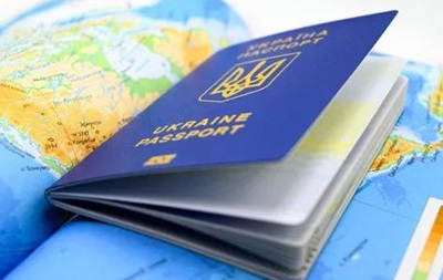 Коли українцю за кордоном можуть знадобитися документи та як їх отримати