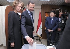 В Сирии завершился референдум по новой конституции. В столкновениях погибли около 30 человек