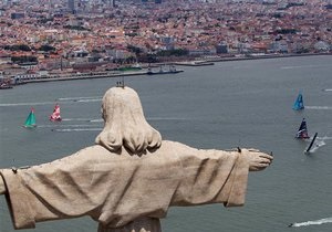 Скульптор Зураб Церетели создал самую высокую в Европе статую Христа