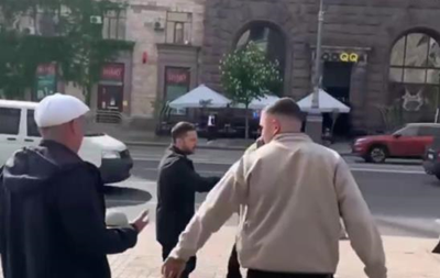 На Хрещатику чоловік напідпитку спробував підійти до президента