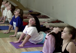 В США подают в суд на школу из-за уроков йоги