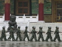Китай стягивает к Тибету войска