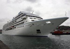 Спасатели прекратили поиски двух туристов, выпавших с борта круизного лайнера Carnival Spirit