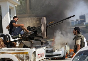 Рядом с резиденцией Каддафи в Триполи возобновились ожесточенные бои