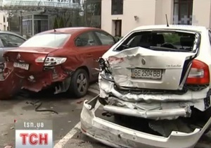 В Киеве пожарная машина разбила пять иномарок